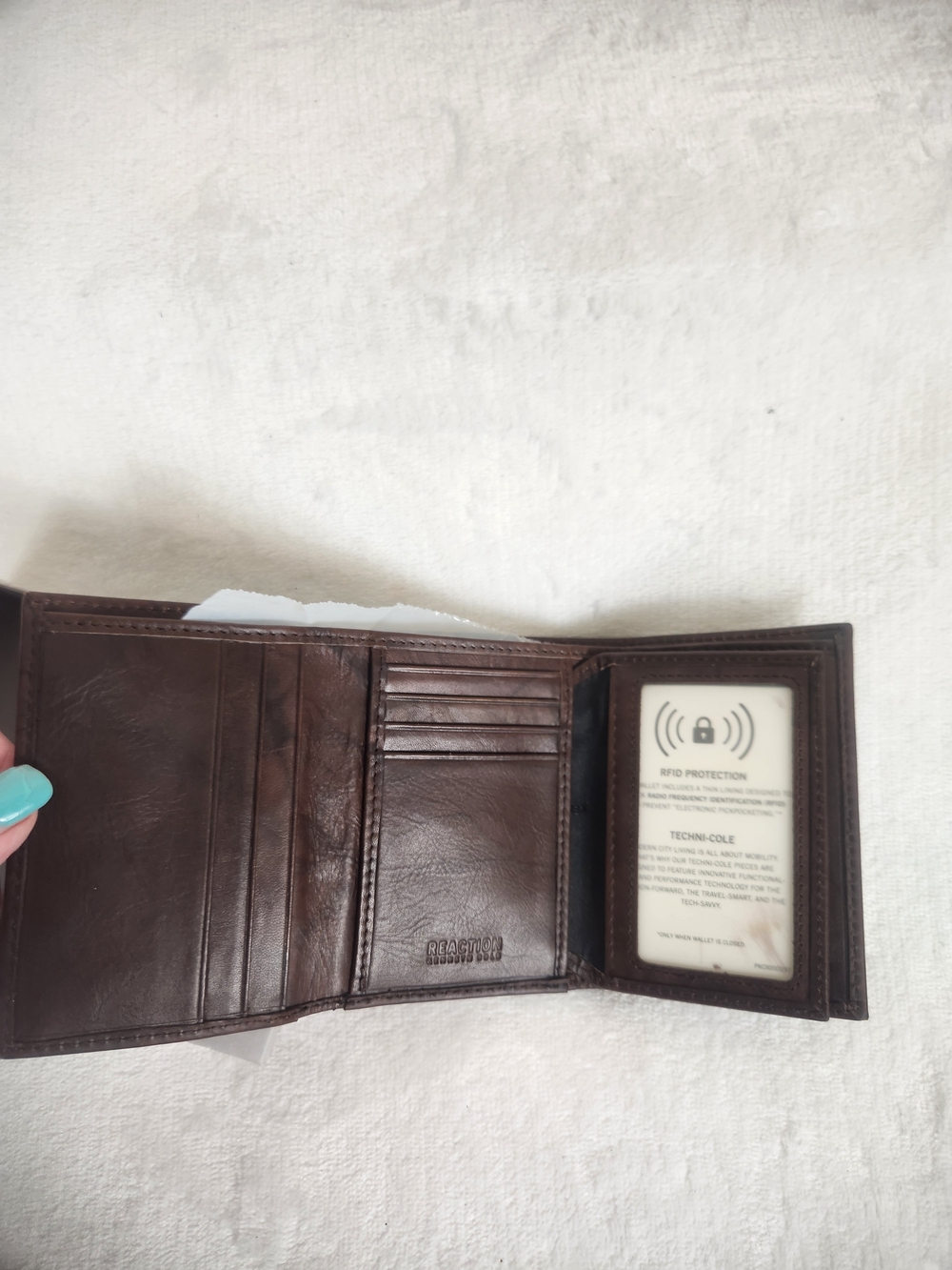 NIB Kenneth Cole Reaction Men's Trifold Wallet in Dark Brown